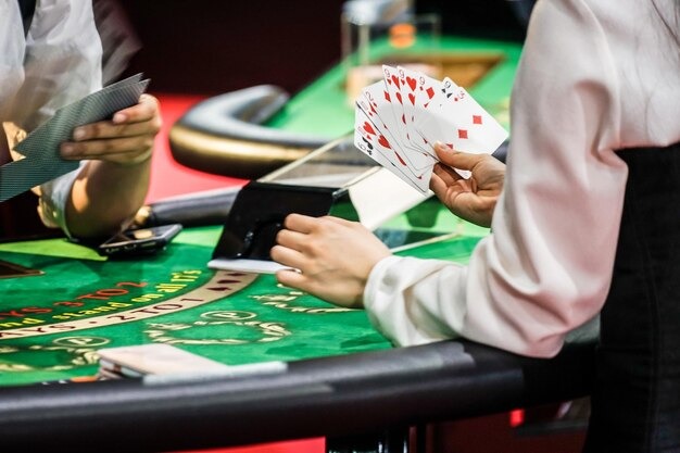 gundala189 Texas Hold'em Bonus table with live dealer and community card reveal